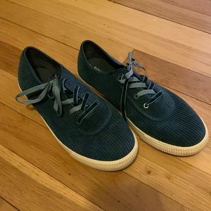 Toms sneakers size 7